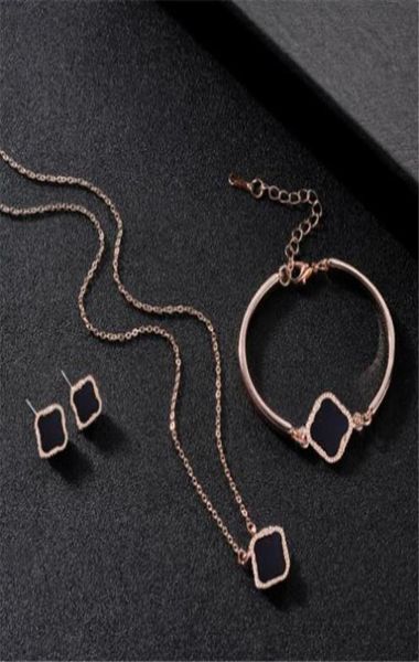 fashion designer jewelry classic fourclovers pendant necklaces bracelet pendant earrings threepiece set motherofpearl 18k gold2008078, Silver
fashion designer jewelry classic fourclovers pendant necklaces bracelet pendant earrings threepiece set motherofpearl 18k gold2008078, Silver