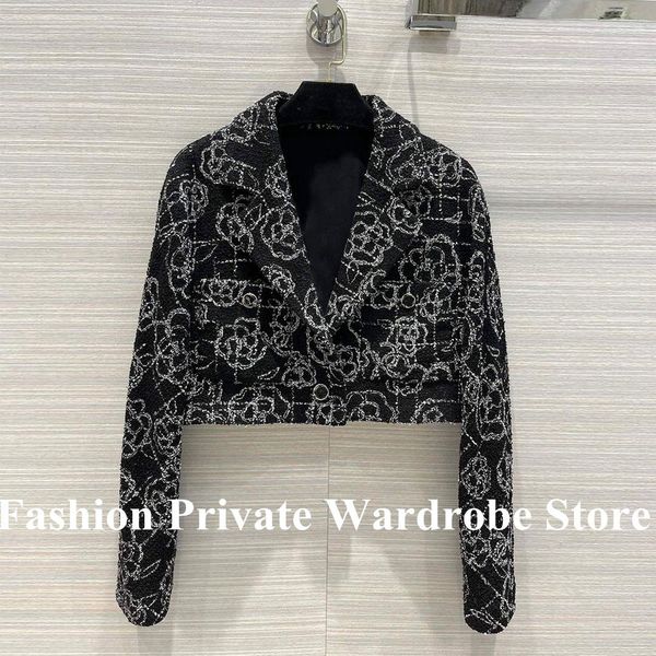 fur 2022 new fashion flower woven black short design tweed jacket women notched metal buttons chains silk liner highend retro coat
fur 2022 new fashion flower woven black short design tweed jacket women notched metal buttons chains silk liner highend retro coat