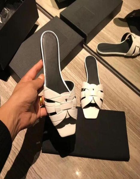 2021 designer luxury women classic leather tribote smooth muller sandals loop platform fashion casual shoes with box7224647, Black
2021 designer luxury women classic leather tribote smooth muller sandals loop platform fashion casual shoes with box7224647, Black