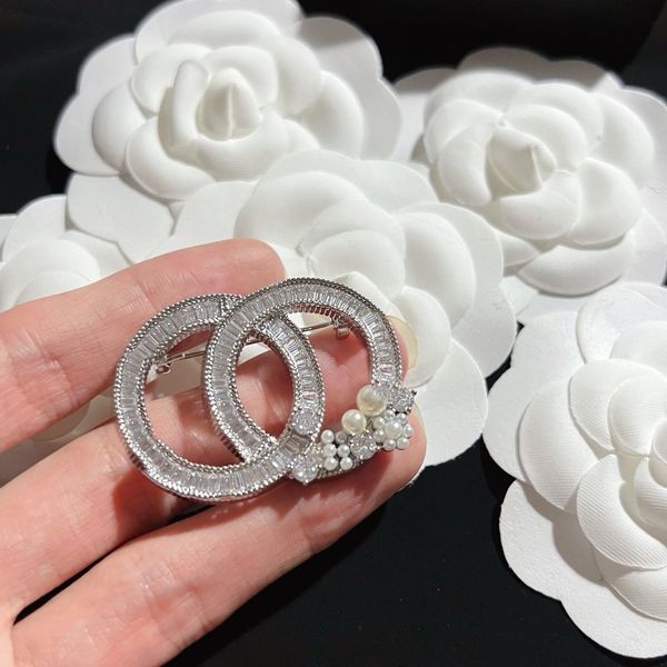 new hollowed out black leather woven letter brooch with elegant temperament, rhinestone pearl brass material jewelry, Gray
new hollowed out black leather woven letter brooch with elegant temperament, rhinestone pearl brass material jewelry, Gray