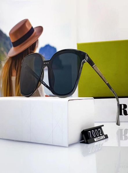 7002 fashion designer brand sunglasses for men and women travel shopping uv400 protection retro shades pilot1594627, White;black
7002 fashion designer brand sunglasses for men and women travel shopping uv400 protection retro shades pilot1594627, White;black
