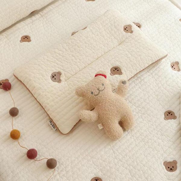 pillows born baby pillow summer mesh cotton breathable sweat-absorbing pillow for baby room decoration cute bear pattern embroidery 230422
pillows born baby pillow summer mesh cotton breathable sweat-absorbing pillow for baby room decoration cute bear pattern embroidery 230422