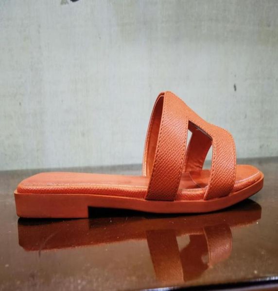 2021 women luxury designer sandals slippers leather summer flat slipper embroidery fashion beach woman big head rainbow letters 351674009, Black
2021 women luxury designer sandals slippers leather summer flat slipper embroidery fashion beach woman big head rainbow letters 351674009, Black
