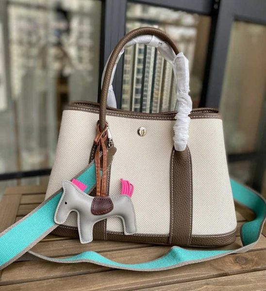 designer herbag garden party evening 2023 spring new canvas with layer cowhide garden fashion hand color contrast versatile messenger bag vi
designer herbag garden party evening 2023 spring new canvas with layer cowhide garden fashion hand color contrast versatile messenger bag vi