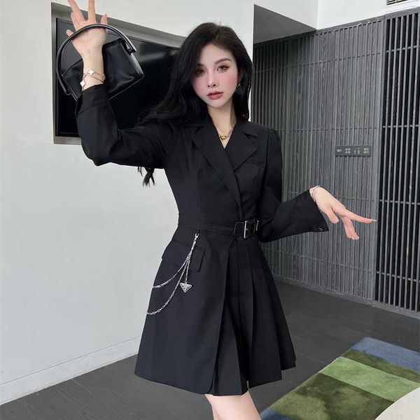 family autumn/winter new classic triangle small label belt buckle chain fashion atmosphere suit dress, Black;gray
family autumn/winter new classic triangle small label belt buckle chain fashion atmosphere suit dress, Black;gray