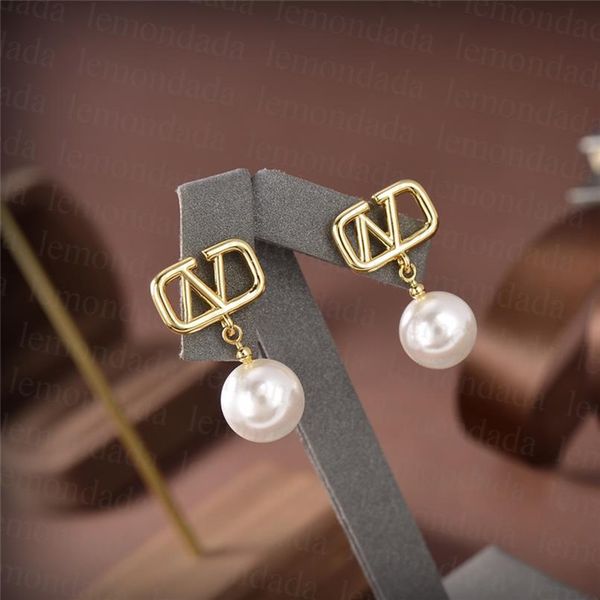 designers fashion pearls stud womens hollow letters earring elegant studs women party trendy earrings jewelry293k, Golden;silver
designers fashion pearls stud womens hollow letters earring elegant studs women party trendy earrings jewelry293k, Golden;silver