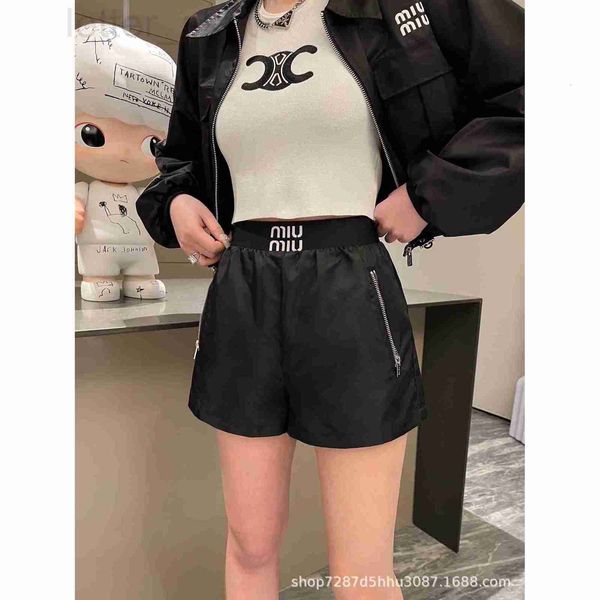 women's pants & capris designer 23 spring/summer new niche design, memory silk nylon shorts, printed threaded waist sporty girl style 3, Black;white
women's pants & capris designer 23 spring/summer new niche design, memory silk nylon shorts, printed threaded waist sporty girl style 3, Black;white