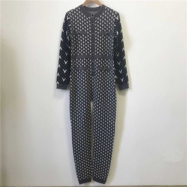 34% off autumn/winter new four pocket slim fit grey plaid long sleeve pullover cardigan one piece pants for women, Black;white
34% off autumn/winter new four pocket slim fit grey plaid long sleeve pullover cardigan one piece pants for women, Black;white