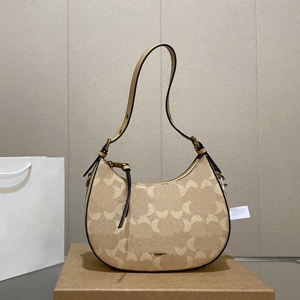 new 7 color designer bag c letter shoulder bags women underarm tote bag leather purse handbag fashion half moon bag elegant crossbody bags 2
new 7 color designer bag c letter shoulder bags women underarm tote bag leather purse handbag fashion half moon bag elegant crossbody bags 2