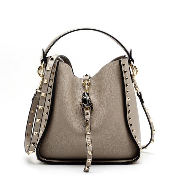 new women designer selling 2021 fashion luxury women's bucket bag genuine leather ladies rivet handbags female shoulder w235b
new women designer selling 2021 fashion luxury women's bucket bag genuine leather ladies rivet handbags female shoulder w235b