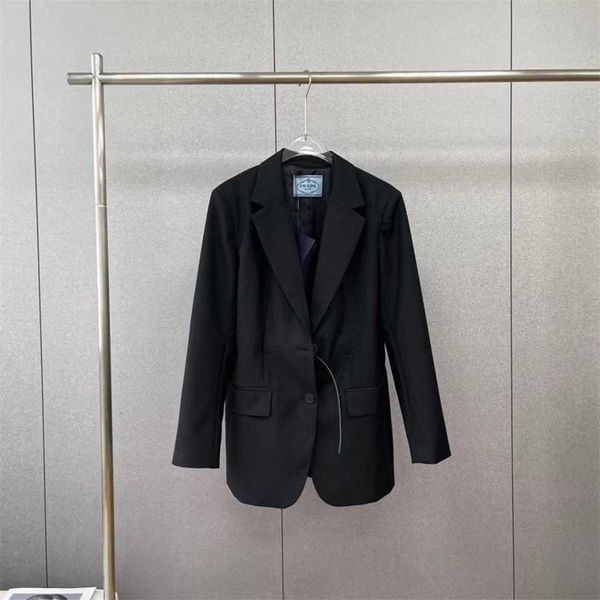 34% off family autumn and winter new fashion style triangle small label waist belt design loose versatile suit coat, White;black
34% off family autumn and winter new fashion style triangle small label waist belt design loose versatile suit coat, White;black