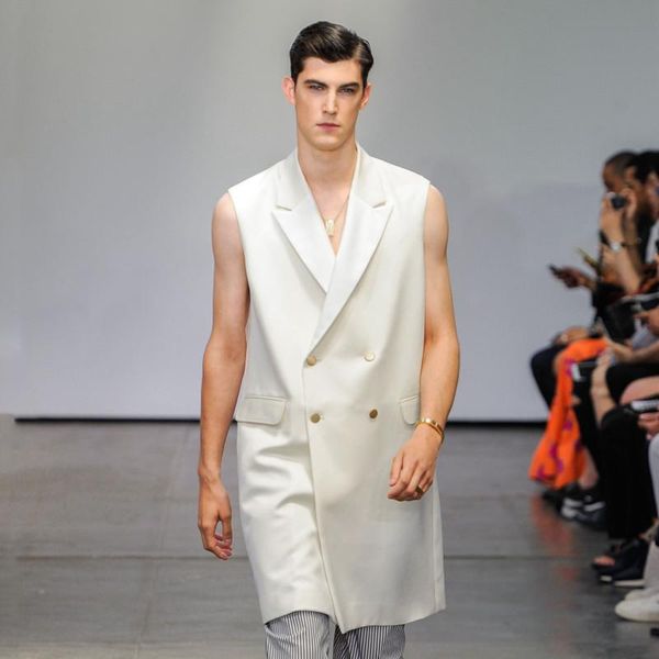 blazers men's white straight barrel vest 2022 spring new show sleeveless men's temperament bermuda collar double breasted slim ves, White;black
blazers men's white straight barrel vest 2022 spring new show sleeveless men's temperament bermuda collar double breasted slim ves, White;black