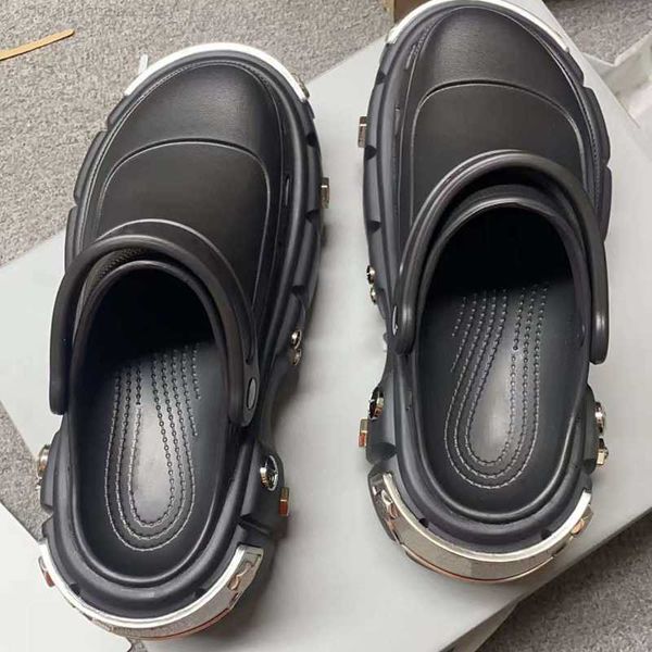 2022 women men fashion triple s flip flops hardcroc slippers beach pool slides sandals sports punk style rubber rivet slide casual foam668, Black
2022 women men fashion triple s flip flops hardcroc slippers beach pool slides sandals sports punk style rubber rivet slide casual foam668, Black