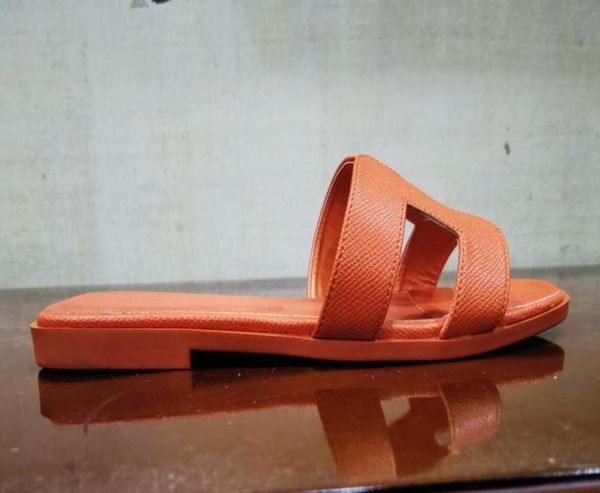 2021 women luxury designer sandals slippers leather summer flat slipper embroidery fashion beach woman big head rainbow letters 352658369, Black
2021 women luxury designer sandals slippers leather summer flat slipper embroidery fashion beach woman big head rainbow letters 352658369, Black
