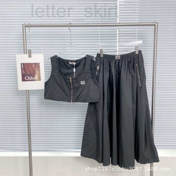 two piece dress designer 23 spring/summer new metal zipper design with elastic drawstring bottom short tank and half skirt set sp24, White
two piece dress designer 23 spring/summer new metal zipper design with elastic drawstring bottom short tank and half skirt set sp24, White
