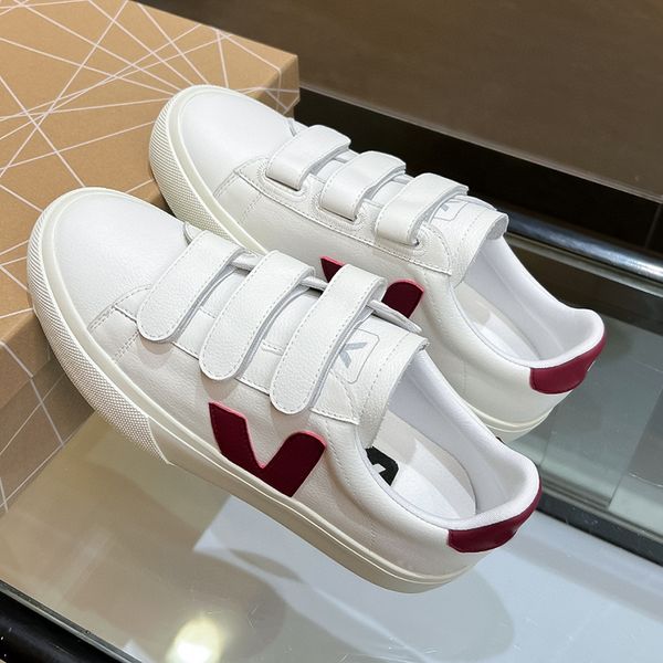 new v-flat genuine leather small white shoes for men and women summer lace up casual board shoes, couple fashion shoes, luxury designer shoe, Black
new v-flat genuine leather small white shoes for men and women summer lace up casual board shoes, couple fashion shoes, luxury designer shoe, Black