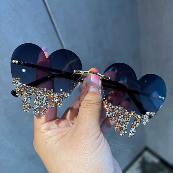 sunglasses 2023 fashion designer heart sunglasses women retro remiless bling personality sunglasses party uv400 eyewear lentes de sol mujer, White;black
sunglasses 2023 fashion designer heart sunglasses women retro remiless bling personality sunglasses party uv400 eyewear lentes de sol mujer, White;black