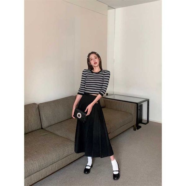 family spring/summer new temperament casual waist slim triangle embossed wrinkle mid length pleated skirt, Black
family spring/summer new temperament casual waist slim triangle embossed wrinkle mid length pleated skirt, Black