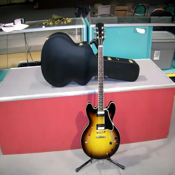 new 335 electric guitar sunset paint half-empty core guitar peach blossom core neck rose wood fingerboard point products inlaid postage258
new 335 electric guitar sunset paint half-empty core guitar peach blossom core neck rose wood fingerboard point products inlaid postage258