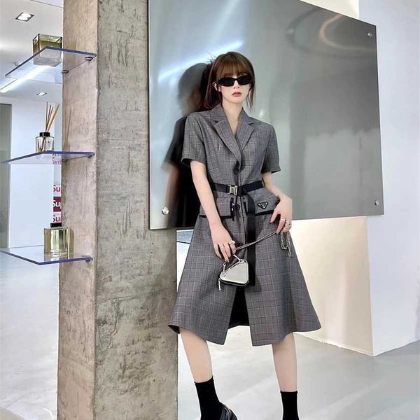 26% off family early autumn new fashionable and handsome three-dimensional decorative slim double pocket plaid long dress, Black;gray
26% off family early autumn new fashionable and handsome three-dimensional decorative slim double pocket plaid long dress, Black;gray