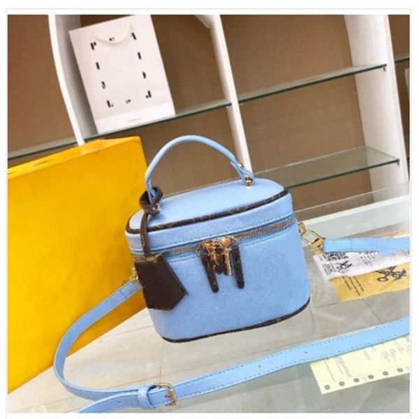 luxury cosmetic case women's cross-body bag 2023 new lunch boxbag simple lipstick powder portable box storage handbag designe283m
luxury cosmetic case women's cross-body bag 2023 new lunch boxbag simple lipstick powder portable box storage handbag designe283m