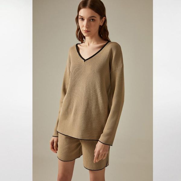 dress ice knitted tow piece tracksuit luxury designer sweater suit casual spring/autumn loungewear v neck short pants minimalist, White
dress ice knitted tow piece tracksuit luxury designer sweater suit casual spring/autumn loungewear v neck short pants minimalist, White