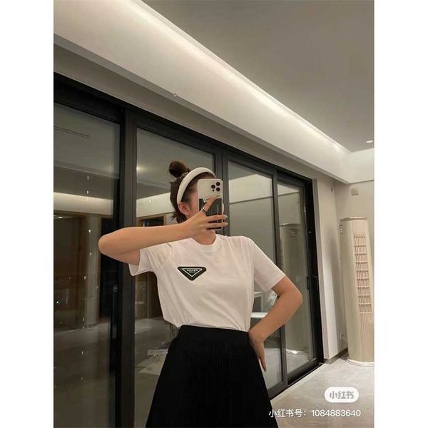 family spring/summer new classic triangle label simple loose fit men's and women's same round neck short sleeve t-shirt, White
family spring/summer new classic triangle label simple loose fit men's and women's same round neck short sleeve t-shirt, White