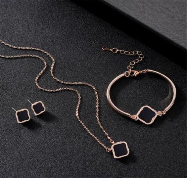 fashion designer jewelry classic fourclovers pendant necklaces bracelet pendant earrings threepiece set motherofpearl 18k gold7015112, Silver
fashion designer jewelry classic fourclovers pendant necklaces bracelet pendant earrings threepiece set motherofpearl 18k gold7015112, Silver