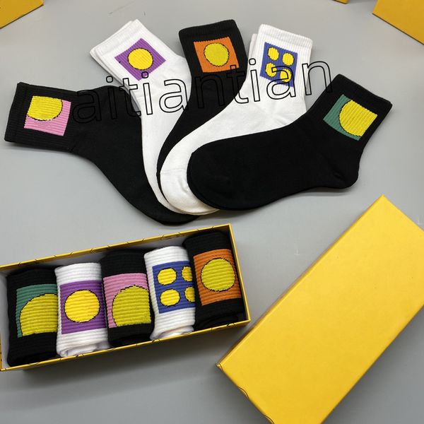 five pair designer men women socks smiling face patterned knitted embroidery cotton socks sports casual socks fashion with box, Black;white
five pair designer men women socks smiling face patterned knitted embroidery cotton socks sports casual socks fashion with box, Black;white