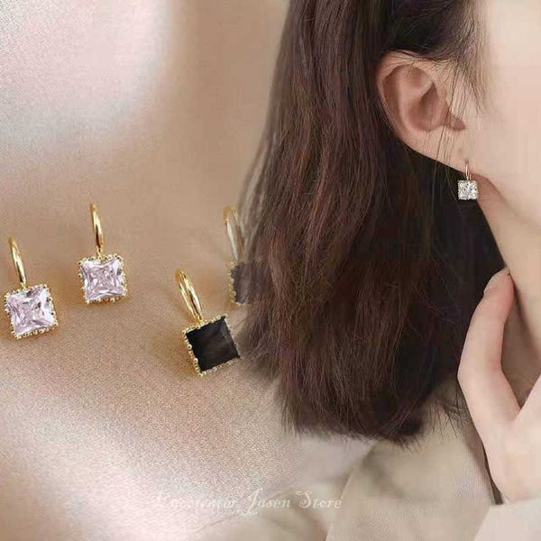 charm simple black white irregular polyhedron pendant small earrings 2023 new girl unusual earrings fashion korean jewelry for woman aa23042, Golden
charm simple black white irregular polyhedron pendant small earrings 2023 new girl unusual earrings fashion korean jewelry for woman aa23042, Golden