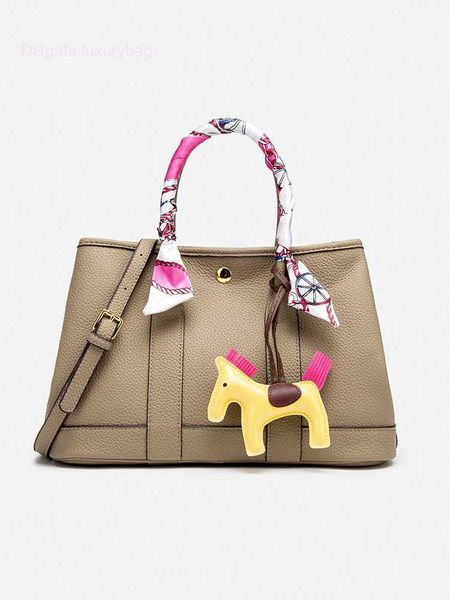 h bag designer herbag garden party evening women's single oblique cross bucket large capacity tote wide shoulder strap portable big bag
h bag designer herbag garden party evening women's single oblique cross bucket large capacity tote wide shoulder strap portable big bag