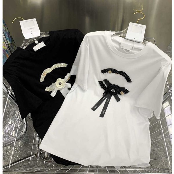23ss womens t-shirt womens designer clothing tee round neck pure cotton heavy industry pearl camellia printed ribbon short sleeve t shirt wo, White
23ss womens t-shirt womens designer clothing tee round neck pure cotton heavy industry pearl camellia printed ribbon short sleeve t shirt wo, White