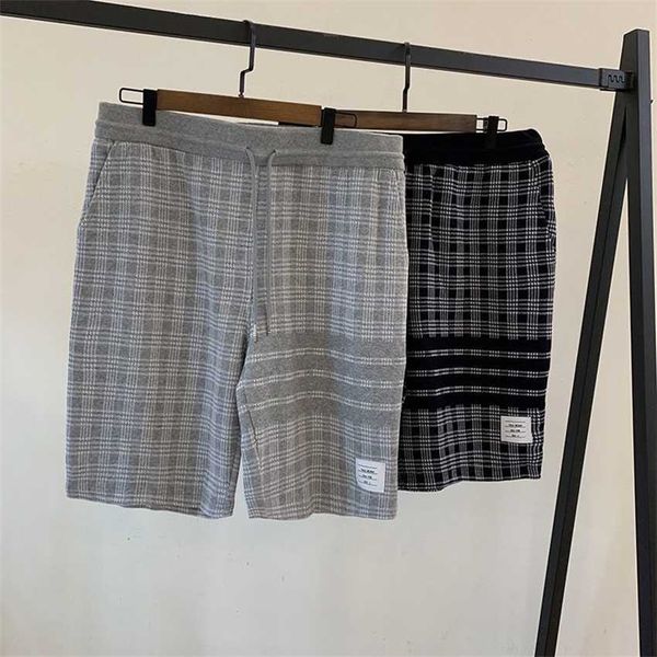 summer edition trendy tb plaid split guard with four bars men's and women's sports pants breathable shorts, Black;white
summer edition trendy tb plaid split guard with four bars men's and women's sports pants breathable shorts, Black;white