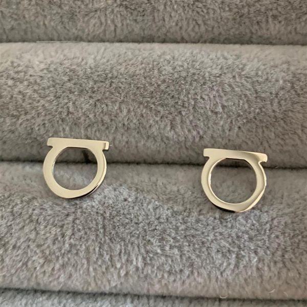 deluxe designer girl women letter small simple stud earring 18k rose gold silver studs earrings women wedding party jewelry never 214l, Golden;silver
deluxe designer girl women letter small simple stud earring 18k rose gold silver studs earrings women wedding party jewelry never 214l, Golden;silver