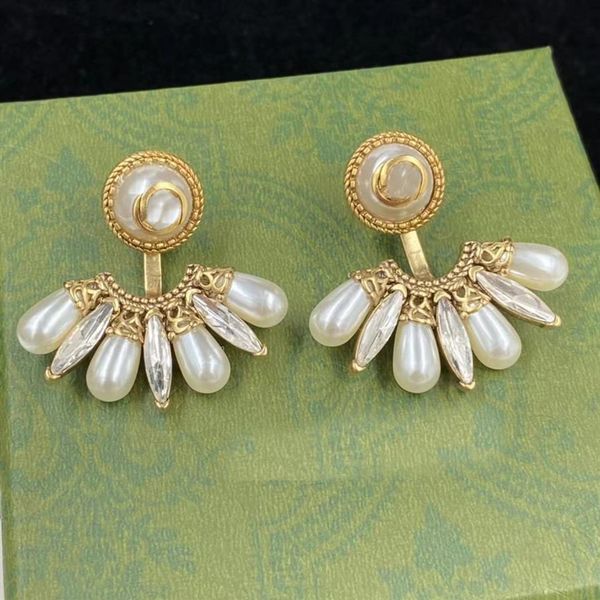 2022 new water drop -shaped stud earrings aretes orecchini pearl crystal luxury designer ladies earrings women's party gift j303c, Golden;silver
2022 new water drop -shaped stud earrings aretes orecchini pearl crystal luxury designer ladies earrings women's party gift j303c, Golden;silver