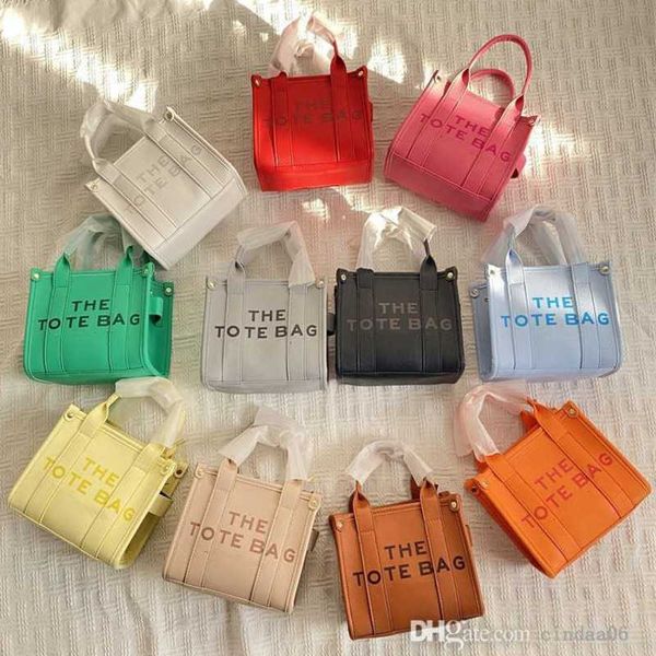 retail tote bag 2023 new colorful letter printing handbag large capacity shoulder bag crossbody womens bag, Red;black
retail tote bag 2023 new colorful letter printing handbag large capacity shoulder bag crossbody womens bag, Red;black