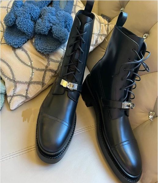 2021 designer women039s fashion boots martin boots kelly button funk ankle cowhide sole thick heel9078250, Black
2021 designer women039s fashion boots martin boots kelly button funk ankle cowhide sole thick heel9078250, Black