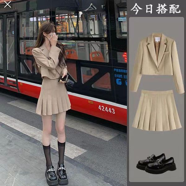 dress 2021 herfst vrouwen 2pcs rok pak korte effen kleur jas korte rok past revers single breasted lange mouwen korte jas, White
dress 2021 herfst vrouwen 2pcs rok pak korte effen kleur jas korte rok past revers single breasted lange mouwen korte jas, White