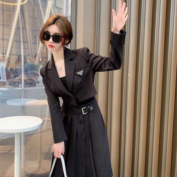 36% off family early autumn new fashion and advanced temperament triangle micro label pleated long dress set, White
36% off family early autumn new fashion and advanced temperament triangle micro label pleated long dress set, White