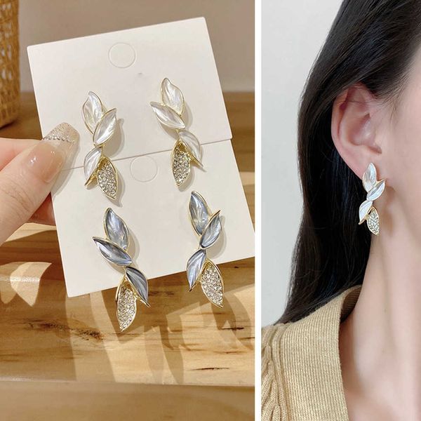 charm new korean arrival metal trendy fresh lovely sweet grey leaf stud earrings for women 2022 fashion jewelry leaf tassel earrings aa23042, Golden
charm new korean arrival metal trendy fresh lovely sweet grey leaf stud earrings for women 2022 fashion jewelry leaf tassel earrings aa23042, Golden