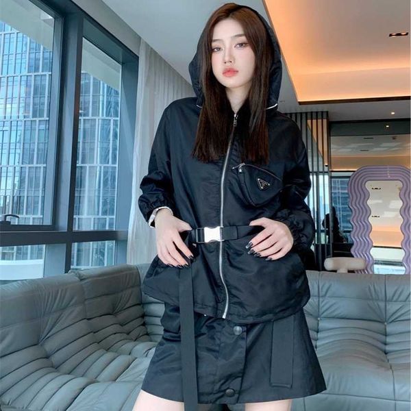 family's early spring new product black recycled nylon gabardine waistband hooded jacket ins niche
family's early spring new product black recycled nylon gabardine waistband hooded jacket ins niche
