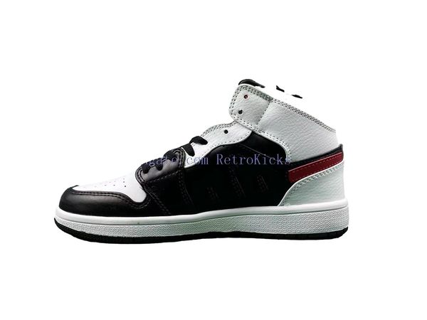 1s og "chile red" high retro shoes white black red basketball sneakers online sale.
1s og "chile red" high retro shoes white black red basketball sneakers online sale.
