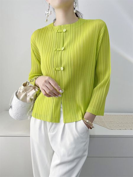 t-shirt spring 2022 women's vintage buckle cardigan jacket miyak folds fashion loose plus size slim fit pleated long sleeve top, White
t-shirt spring 2022 women's vintage buckle cardigan jacket miyak folds fashion loose plus size slim fit pleated long sleeve top, White