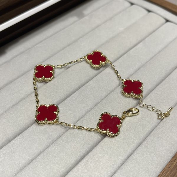 Luxury Clover Bracelet Chain Brand Classic Designer Bracelet Fashion 4/Four Leaf Clover Charm Bracelet for women Marry Wedding Party Gift Accessories
Luxury Clover Bracelet Chain Brand Classic Designer Bracelet Fashion 4/Four Leaf Clover Charm Bracelet for women Marry Wedding Party Gift Accessories