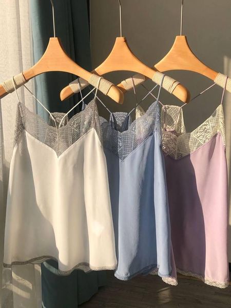 t-shirt spring and summer new silk suspenders vneck lace stitching velvet women vest, White
t-shirt spring and summer new silk suspenders vneck lace stitching velvet women vest, White