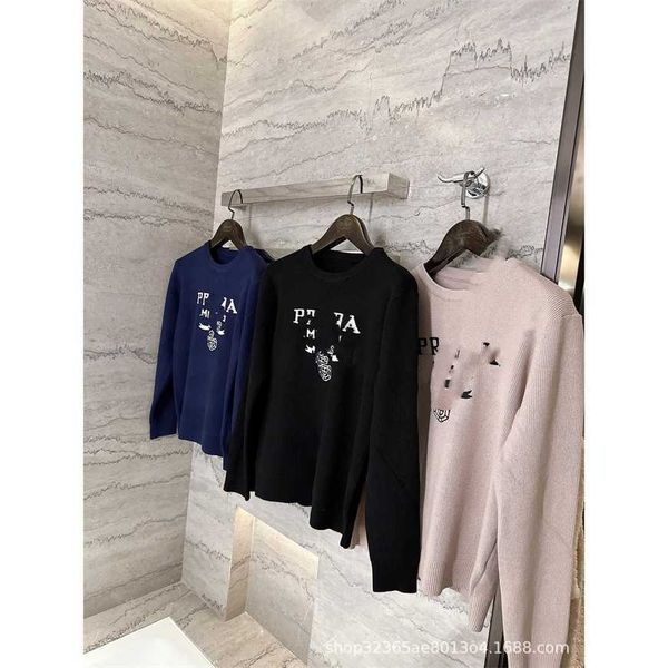 32% off family autumn/winter new thin round neck long sleeve knitted shirt letter emblem simple casual lazy style, White;black 
32% off family autumn/winter new thin round neck long sleeve knitted shirt letter emblem simple casual lazy style, White;black