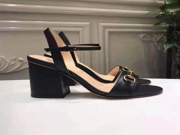 2021 women sandals hollow out logo flat slippers sandal studded girl shoes arrivel jelly platform slides lady flip flops with box 9429105, Black
2021 women sandals hollow out logo flat slippers sandal studded girl shoes arrivel jelly platform slides lady flip flops with box 9429105, Black