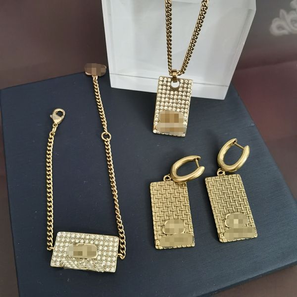 geometric diamond inlay b letter pendants designed necklace bracelet earrings set men's non-fading women's gifts designer jewelry, Black
geometric diamond inlay b letter pendants designed necklace bracelet earrings set men's non-fading women's gifts designer jewelry, Black