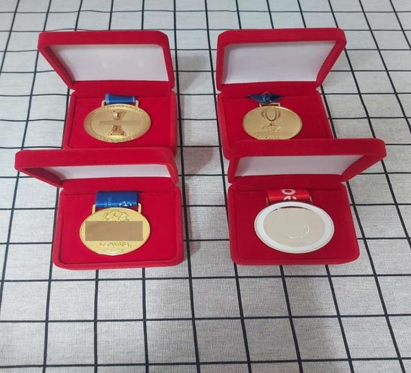 2019 lp winner medals 4set with velvet box soccer golden alloy club medals as collections or gifts of kopites8275764
2019 lp winner medals 4set with velvet box soccer golden alloy club medals as collections or gifts of kopites8275764