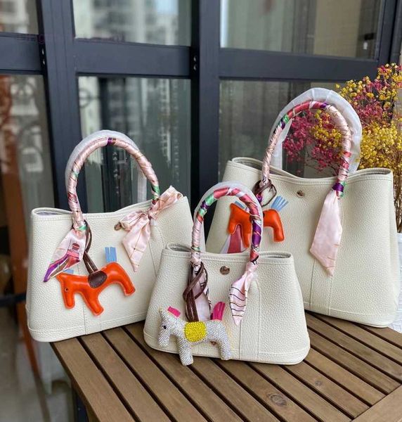 designer herbag garden party evening 2023 new layer cowhide litchi grain 25cm 30cm 36cm garden leather hand versatile messenger bag dr5o
designer herbag garden party evening 2023 new layer cowhide litchi grain 25cm 30cm 36cm garden leather hand versatile messenger bag dr5o